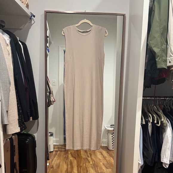 Zara Dresses & Skirts - Zara Sleeveless Beige Midi Dress